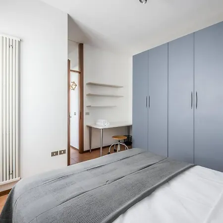 Design Dwelling Near Policlinico מודנה
