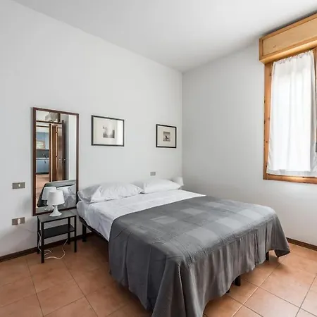 Design Dwelling Near Policlinico Lejlighed *