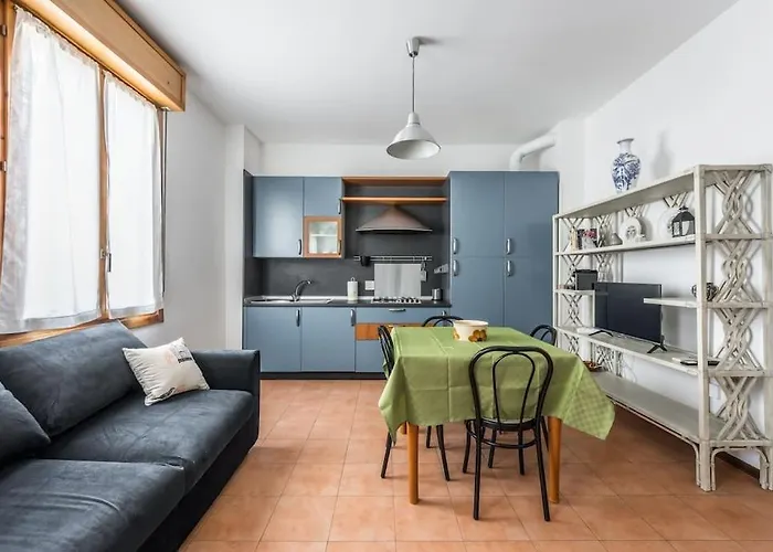 Design Dwelling Near Policlinico Апартаменти